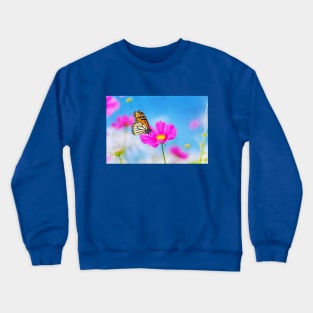 Monarch Butterfly On a Pink Cosmos Flower Crewneck Sweatshirt
